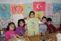 ESRA ŞAHIN - Eyyübiyeli Çocuklar Ve Yetişkinler Ebru Sanatını Öğreniyor