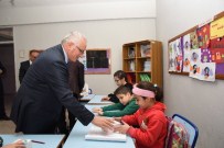 DİNLEME CİHAZI - Görme Engelli Öğrencilere Özel Ekipman Dağıtıldı