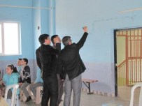 Öğrenciler Tiyatro İzlerken, Öğretmeler Selfie Çekti