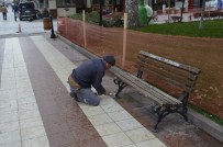 Orta Park'ın Yenilenen Bankları Vatandaşın Hizmetinde