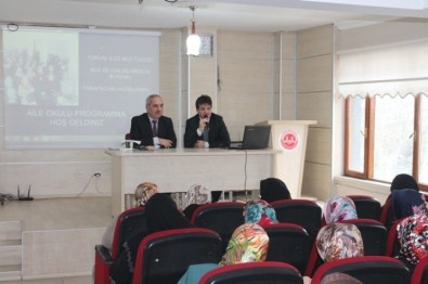 Turhal İlçe Müftülüğü'nden Aile Okulu Projesi