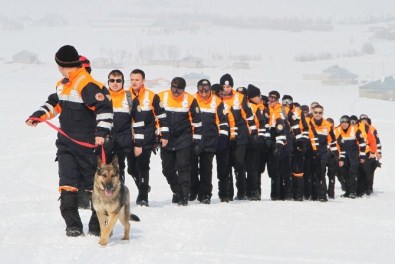 Van'da Gerçeği Aratmayan Çığ Tatbikatı