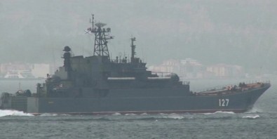 2 Rus Savaş Gemisi Boğaz'dan Geçti