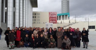 Çanakkaleli Kadın Çiftçiler İzmir Tarım Fuarını Ziyaret Etti