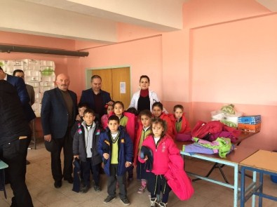 Yozgatlı Hayırsever İş Adamı Bilal Şahin'den Öğrencilere Giysi Yardımı