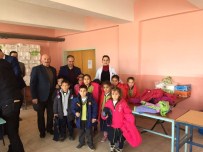 GEDIKHASANLı - Yozgatlı Hayırsever İş Adamı Bilal Şahin'den Öğrencilere Giysi Yardımı