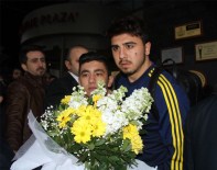 UYGAR MERT ZEYBEK - Bursa'da Ozan Tufan'a Büyük İlgi