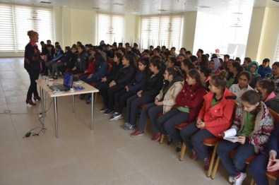 Çolakbayrakdar; 'Semt Konaklarımız Aynı Zamanda Eğitim Yuvasıdır'