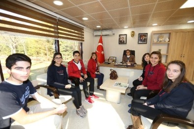 GKV'liler Dünya Birincisi Projelerini Başkan Şahin'e Tanıttı