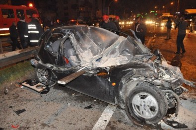 Kontrolden Çıkan Tır Araca Ve İş Yeri Duvarına Çarptı Açıklaması 1 Yaralı