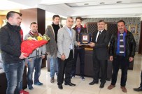 FARUK AKDOĞAN - Niğde Belediyespor Taraftarından Başkan Akdoğan'a Teşekkür Ziyareti