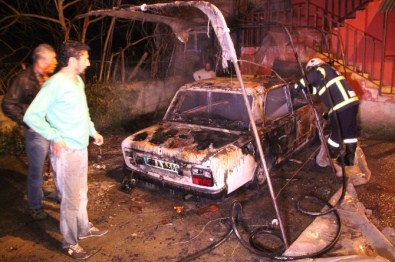 Otomobilini Yanmaktan Kurtaramadı