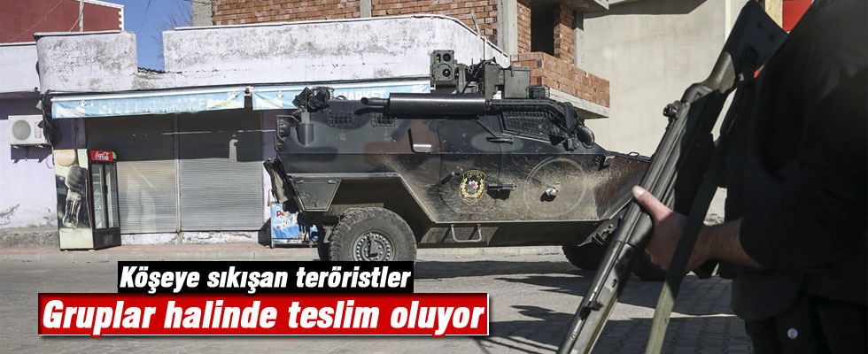 Sur'da teröristler teslim oluyor