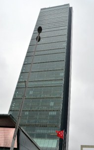 Türkiye'nin en yüksek binasında intihar!