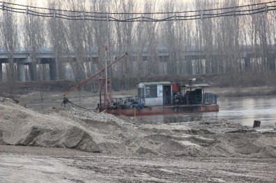 Edirne'den İstanbul'a Günde Bin Ton Kum