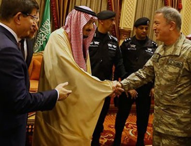 Kamuflaj yeni, rütbe göğüste