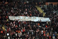 Adanaspor Taraftarı 'Türkan Sarıkaya' Pankartı Açtı