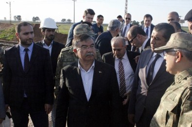 Bakan Yılmaz Suriye Sınırında