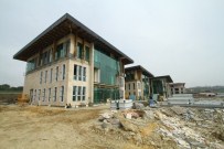 BİNA İSKELETİ - Başiskele Yeni Belediye Binasının Meydan Çalışmaları Sürüyor