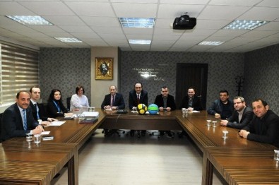 İzmit Belediyesi Okullarda Basketbol Topu Dağıtacak