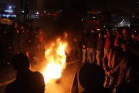 KARADENIZ SAHIL YOLU - Maden Karşıtları Lastik Yakıp Yolu Ulaşıma Kapattılar