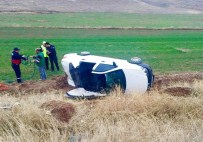 Otomobil Tarlaya Uçtu Açıklaması 4 Yaralı