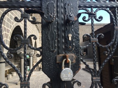 Terör, 850 Yıllık Caminin Kapısına Kilit Vurdurdu