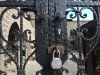 Terör, 850 Yıllık Caminin Kapısına Kilit Vurdurdu