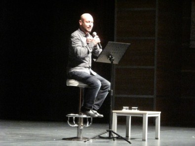 Yazar Kahraman Tazeoğlu, Okurlarıyla Buluştu