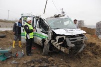 ÇÖP KONTEYNERİ - Cenaze Aracı Kaza Yaptı Açıklaması 2 Yaralı