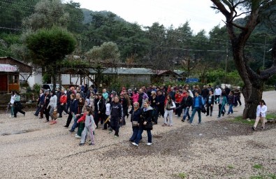 Kumlucalılar Yağmur Altında Keşif Gezisine Çıktı