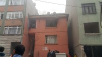 Mahalleli Yangında Mahsur Kalan Aileyi Böyle Kurtardı