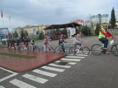 Hediye Bisikletlerden Önce Öğrencilere Sürüş Eğitimi