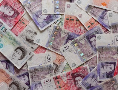 İngiliz Sterlini Brexit korkusuyla geriledi