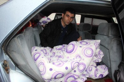 Azra Bebek Lösemiyle Ailesi Parasızlıkla Mücadele Ediyor