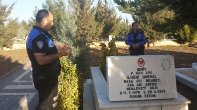 Polisler, Şehitlerin Mezarlarını Ziyaret Etti
