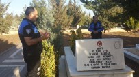 ŞEHİT ASKER - Polisler, Şehitlerin Mezarlarını Ziyaret Etti