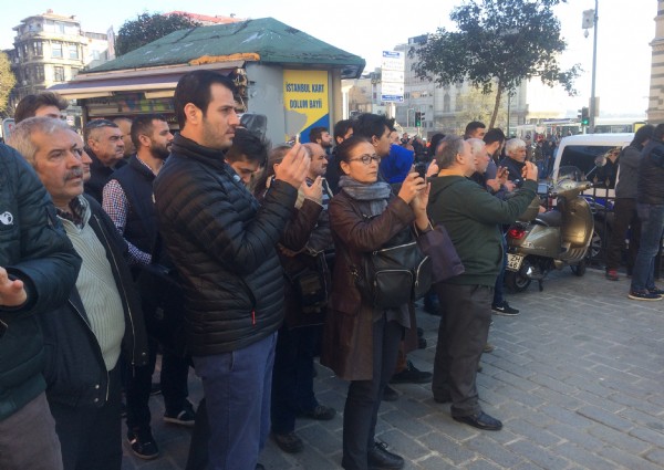 Metro seferlerine şüpheli paket engeli