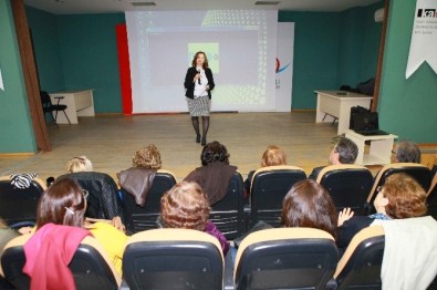 Bayraklılı Kadınlara Yurttaşlık Eğitimi