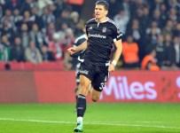 MARIO GOMEZ - Mario Gomez Beşiktaş'ı defalarca ipten aldı