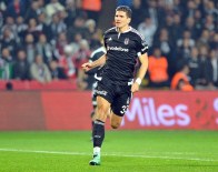 MARIO GOMEZ - Marıo Gomez'den Kritik 9 Puan