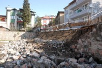 TAPU KADASTRO - Tokat'ta Okulun İstinat Duvarı Çöktü