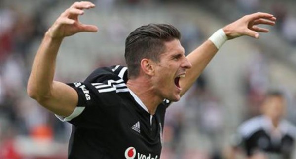Mario Gomez Beşiktaş'ı defalarca ipten aldı