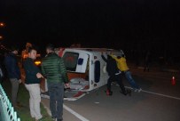 DİYALİZ HASTASI - Ambulansla 3 Otomobilin Karıştığı Kazada 6 Kişi Yaralandı