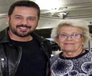 EMRE ALTUĞ - Emre Altuğ'un Anne Acısı