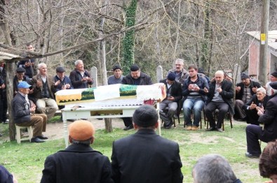 Eşi Tarafından Öldürülen Genç Kadın Toprağa Verildi