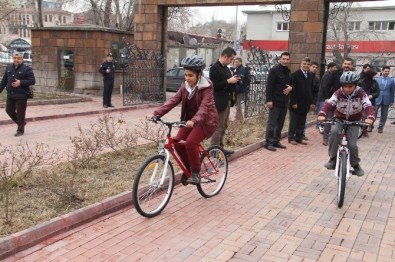Iğdır'da Bisiklet Dağıtımı