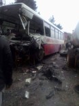 İşçileri Taşıyan Otobüs İle Tanker Çarpıştı Açıklaması 15 Yaralı