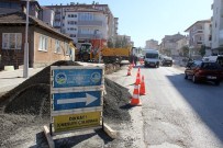 ŞEBEKE HATTI - Serdivan'da Bağlar Caddesi'nin İçmesuyu Hattı Yenileniyor
