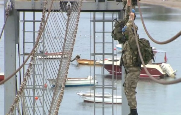 Teröristlere korku salan gözü pek komandolar!
